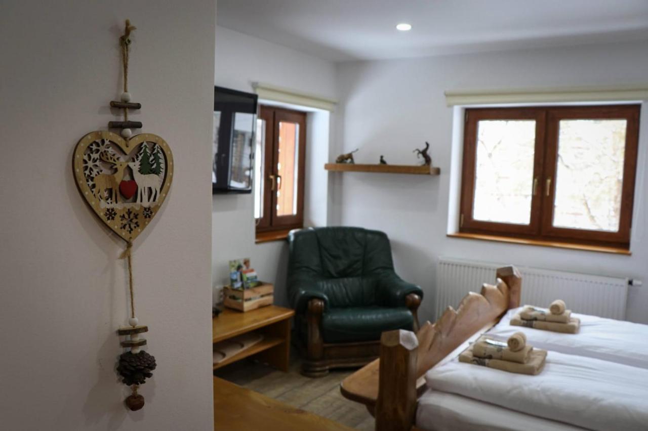 Casa De Oaspeti Kinga'S Crown バイレ・トゥシュナド エクステリア 写真
